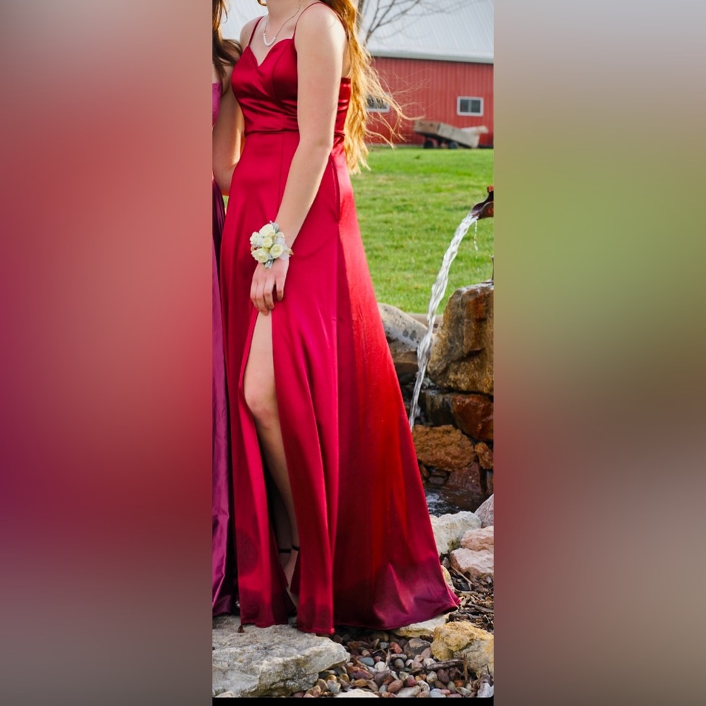 Deep Red Elegant Long Prom Dress
Sweetheart Neck line and slit